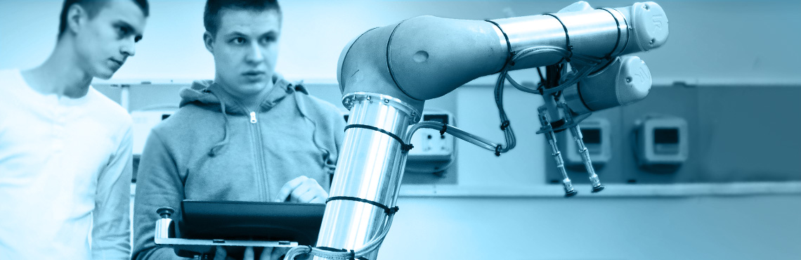 universal-robots-homepage-image-with-people.jpg
